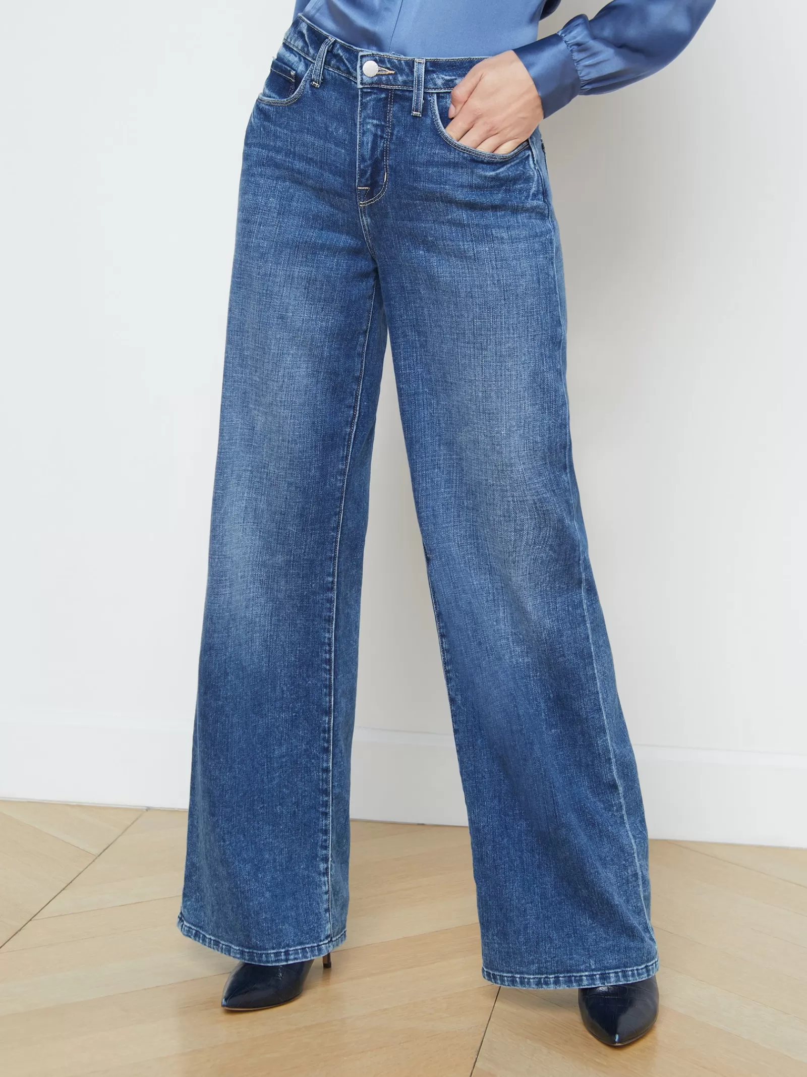 L'AGENCE Alicent Wide-Leg Jean< Back in Stock | Resort Collection