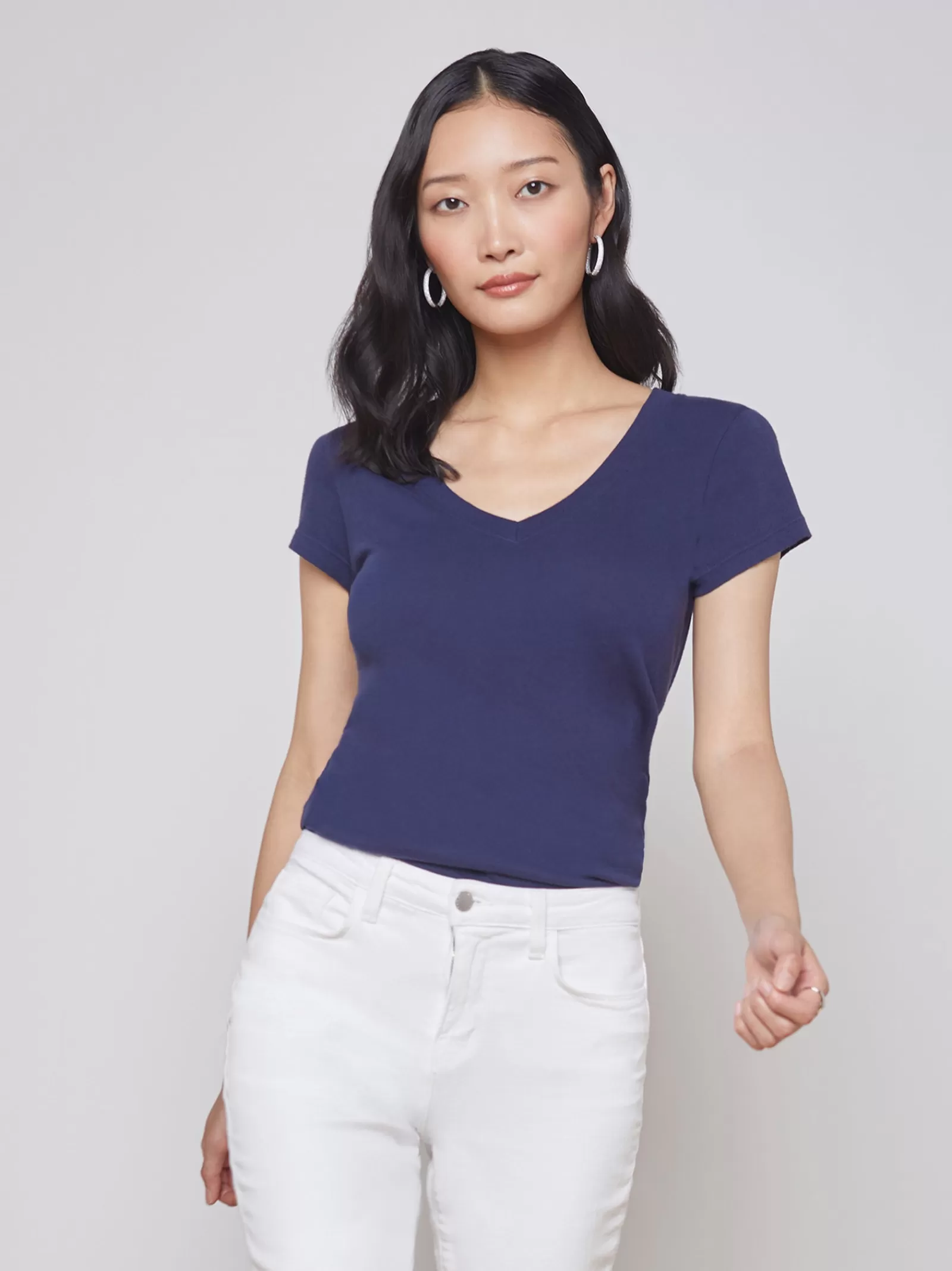 L'AGENCE Becca Cotton V-Neck Tee< Spring '24 Catalog | Essentials