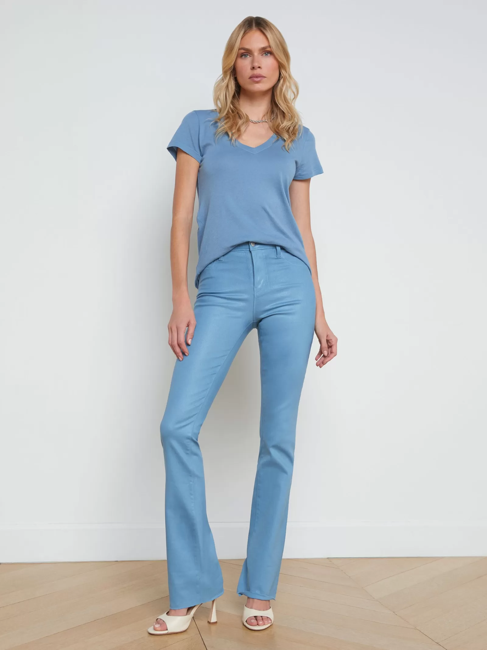L'AGENCE Becca Cotton V-Neck Tee< Spring Collection | Best Sellers