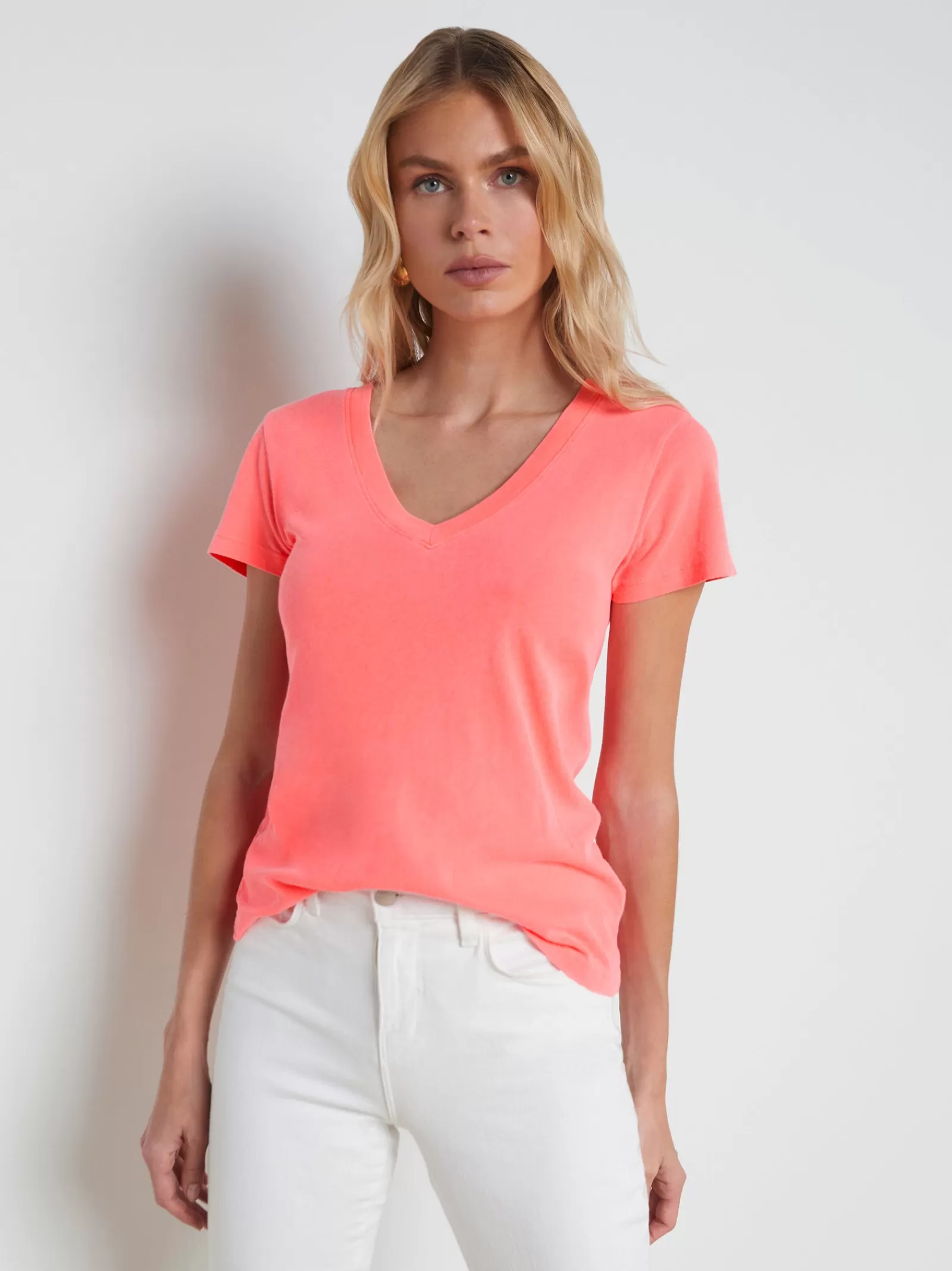 L'AGENCE Becca Cotton V-Neck Tee< Spring Collection | Tees