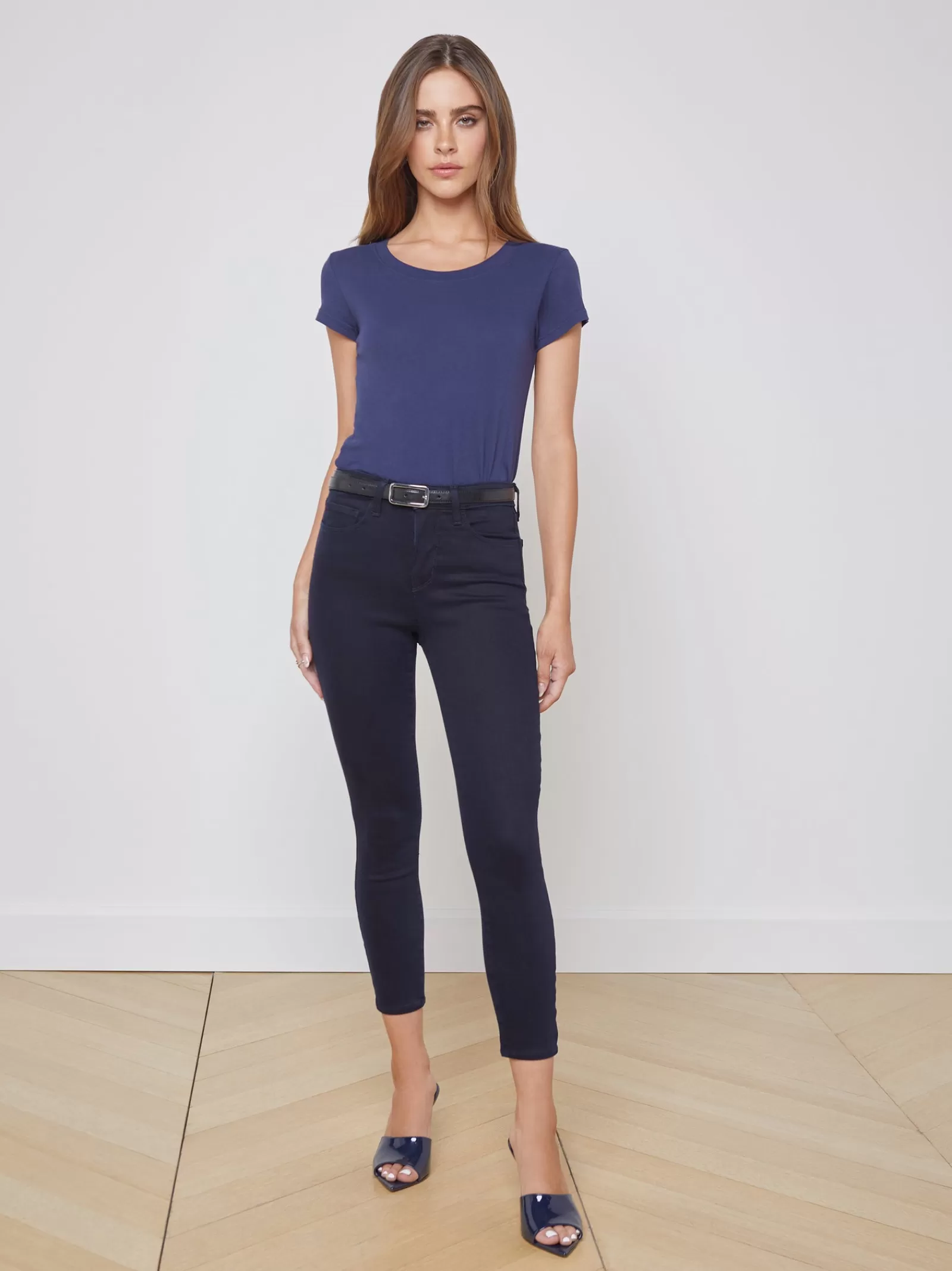 L'AGENCE Cory Cotton Scoopneck Tee< Essentials | Tees