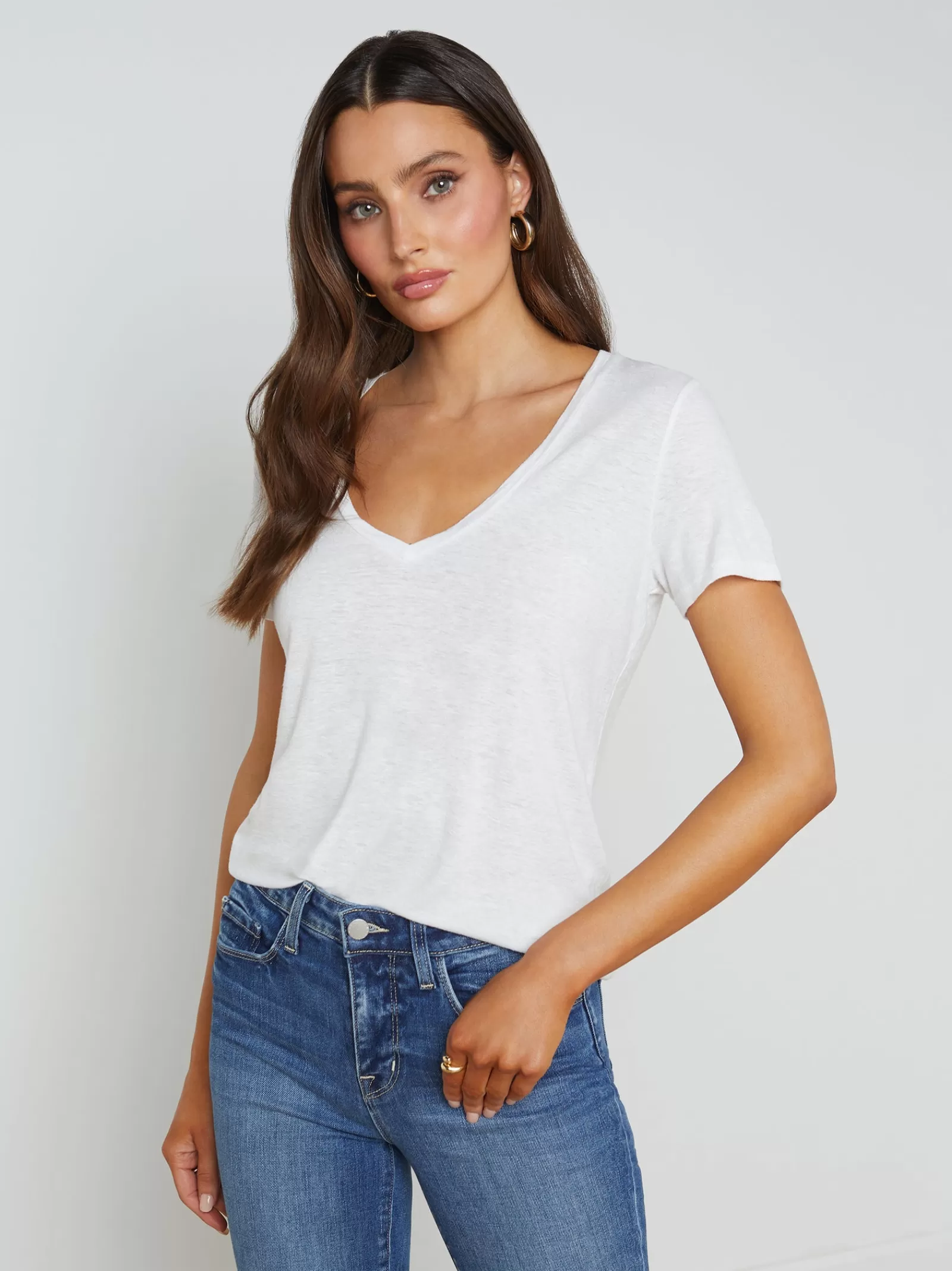 L'AGENCE Daijia V-Neck Tee< Tees