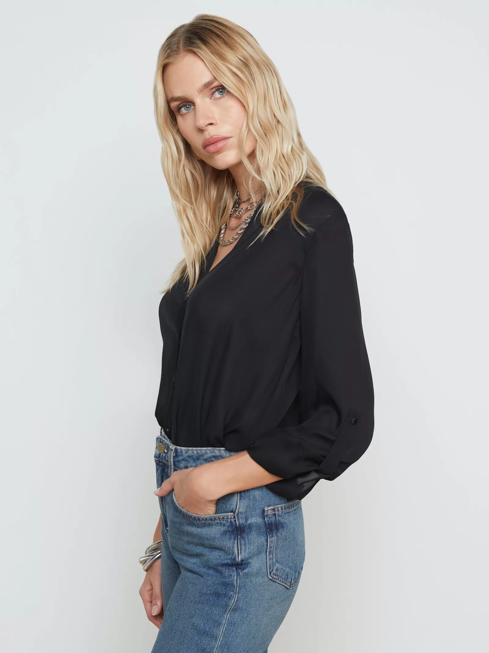 L'AGENCE Gillian Blouse< All Things Black | Silks