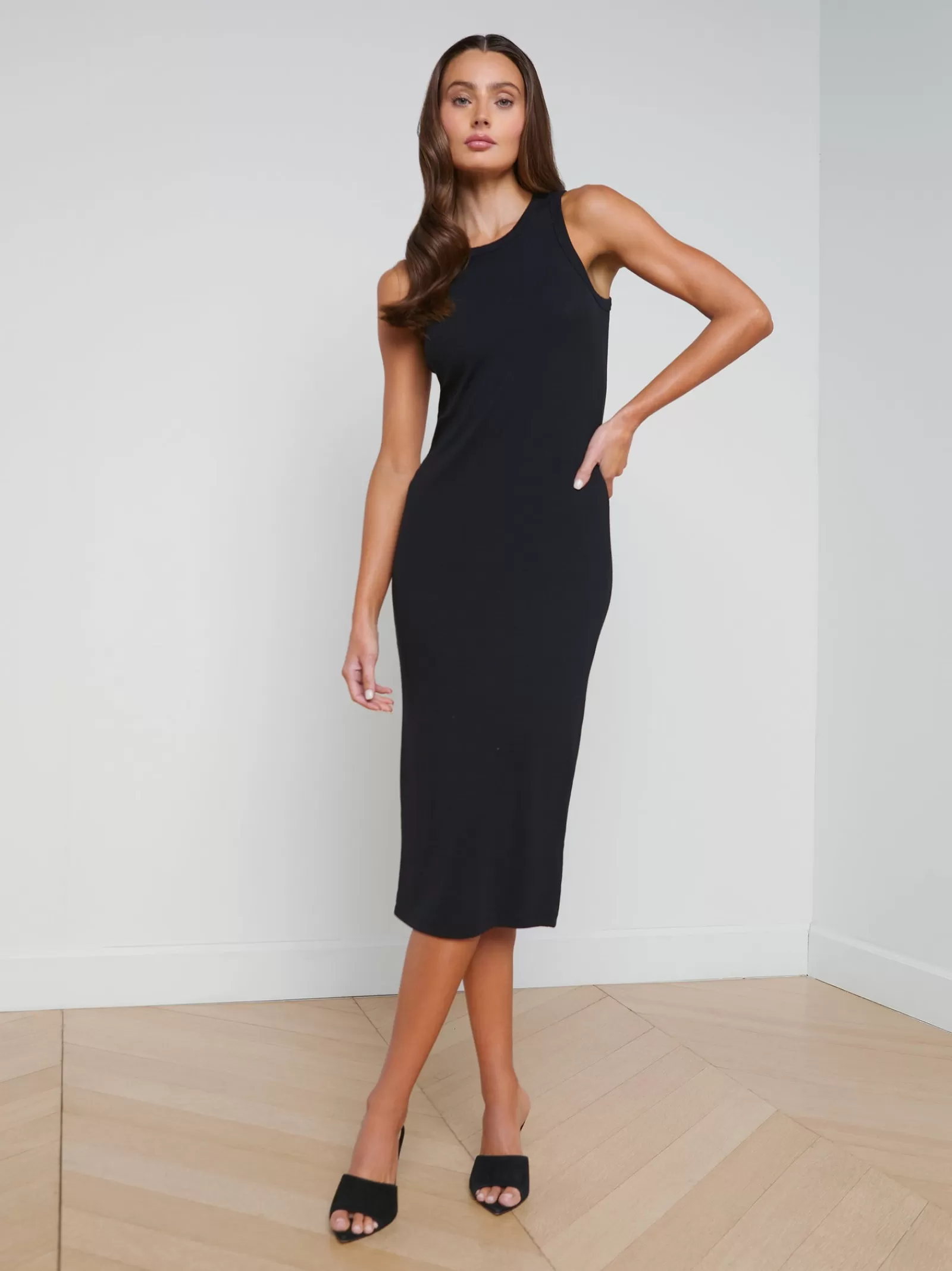 L'AGENCE Nura Sleeveless Midi Dress< All Things Black | Spring Collection