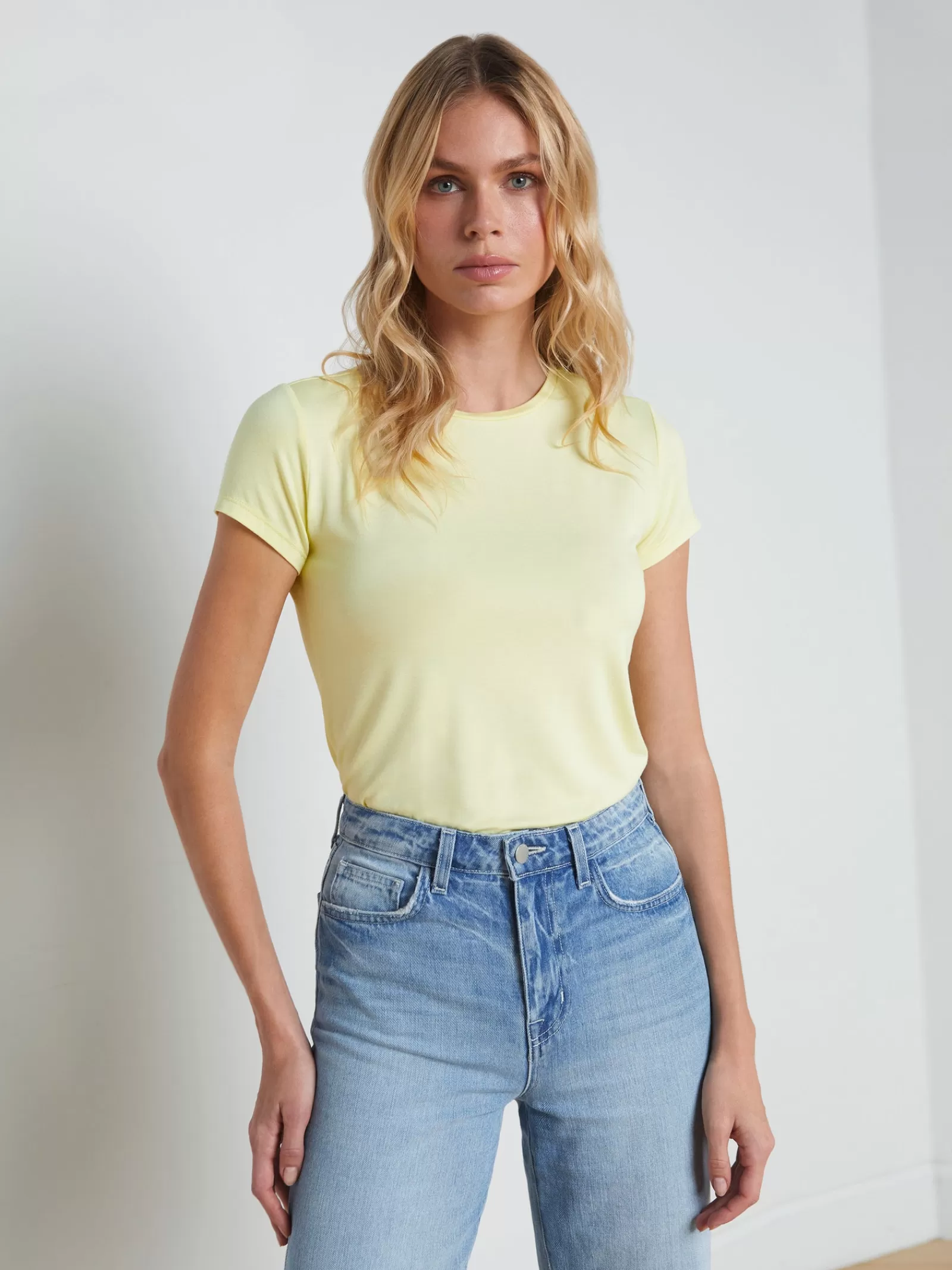 L'AGENCE Ressi Fitted Tee< Spring Collection | Tees