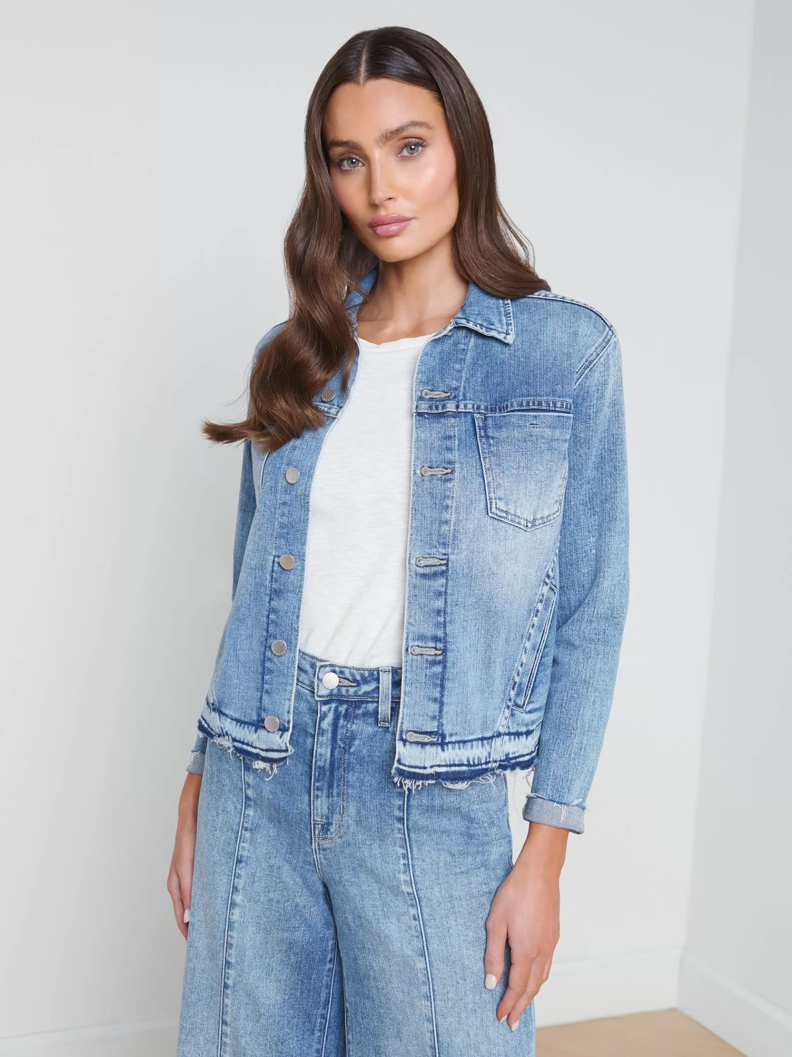L'AGENCE Tatiana Raw-Hem Denim Jacket< Spring Collection | Denim Jackets