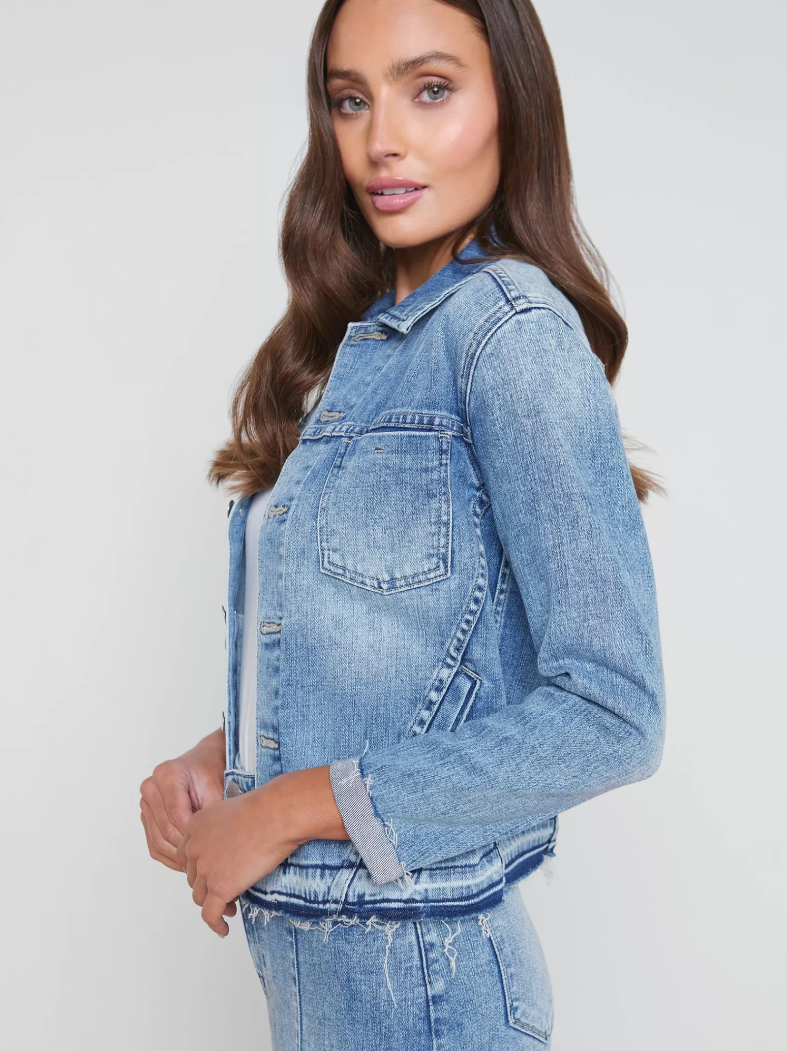 L'AGENCE Tatiana Raw-Hem Denim Jacket< Spring Collection | Denim Jackets