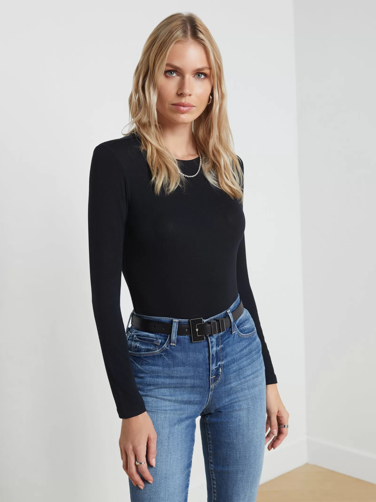 L'AGENCE Tess Long Sleeve Tee< All Things Black | Tees