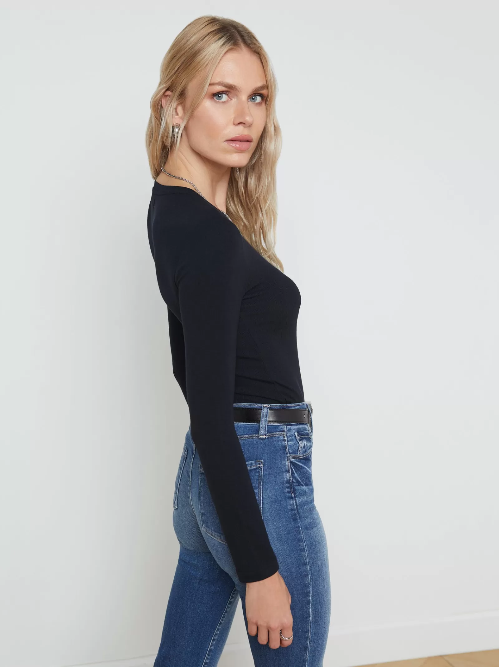 L'AGENCE Tess Long Sleeve Tee< All Things Black | Tees